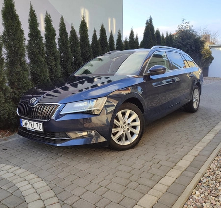 Skoda Superb cena 79900 przebieg: 170000, rok produkcji 2019 z Leśna małe 781